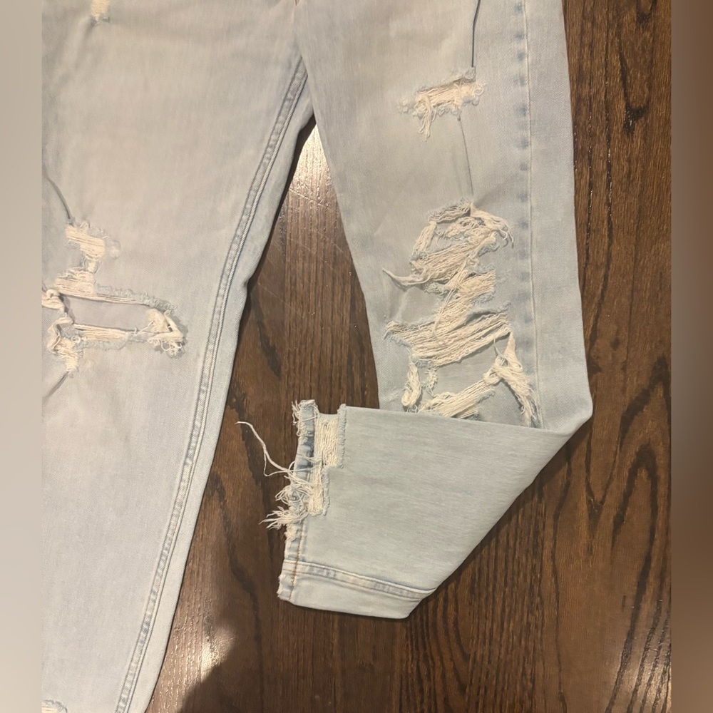 Abercrombie & Fitch Light Blue Distressed ankle Jeans - Picture 4 of 6